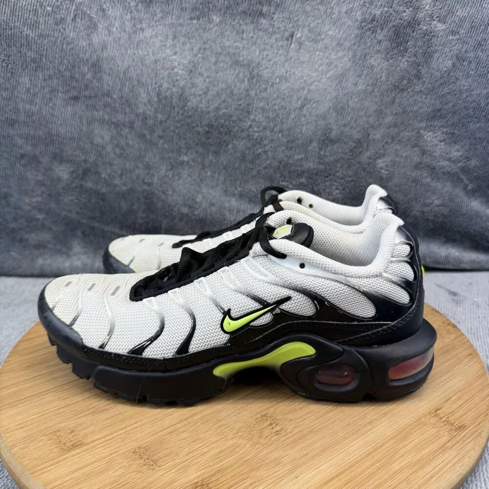 Nike Air Max Plus TN Shoes Boys Size 6Y White Black Running Sneakers BV0047-100
